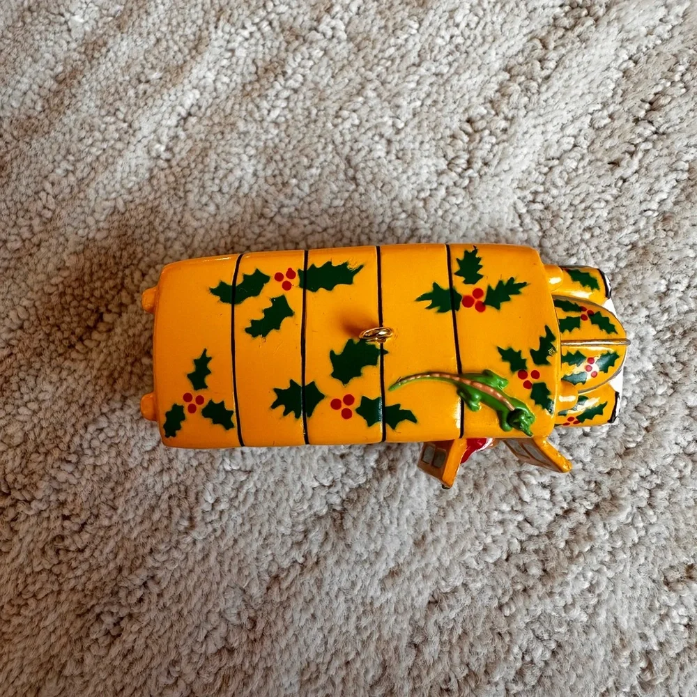Vintage Hallmark Keepsake Ornament 1995 Magic School Bus